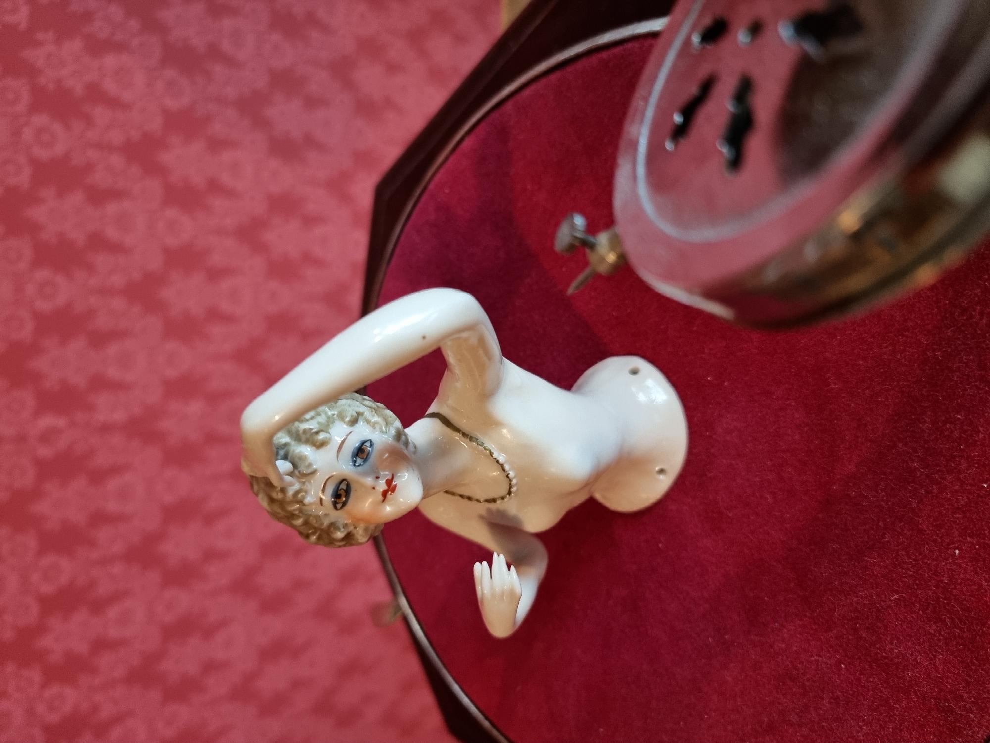Figurine in front of gramophone