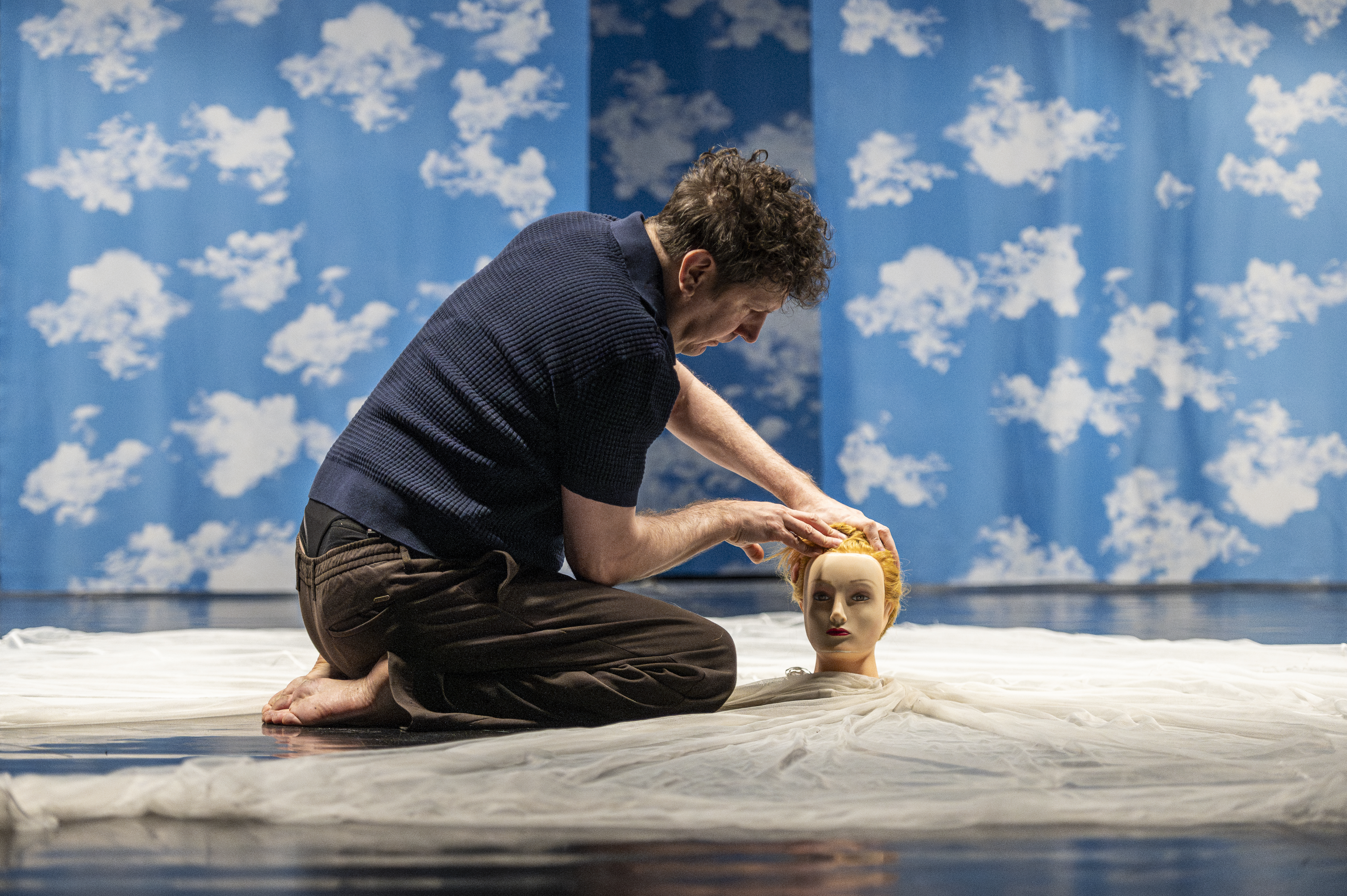 Ceci n’est pas un couple – performance still