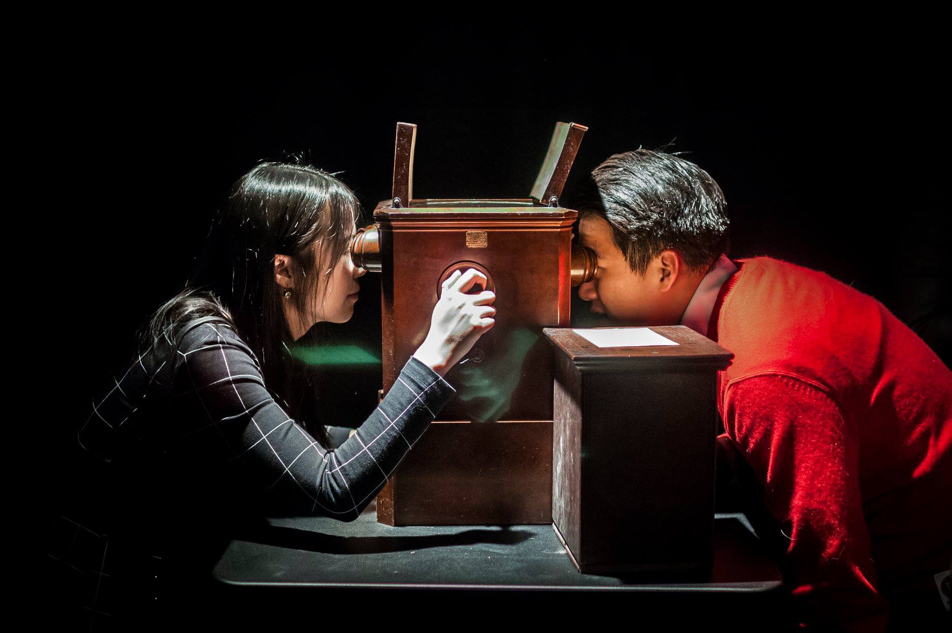 Mechanical Circus – audience interaction with pre-cinematic viewing device